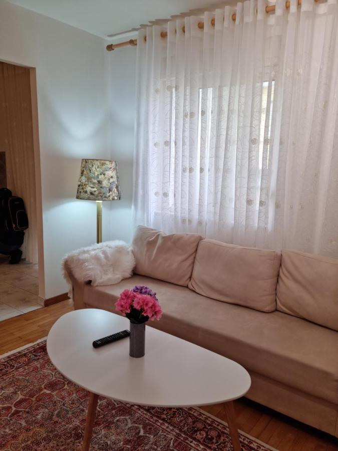 New Lovely Full Of Light Ap In Leilighet Tiranë